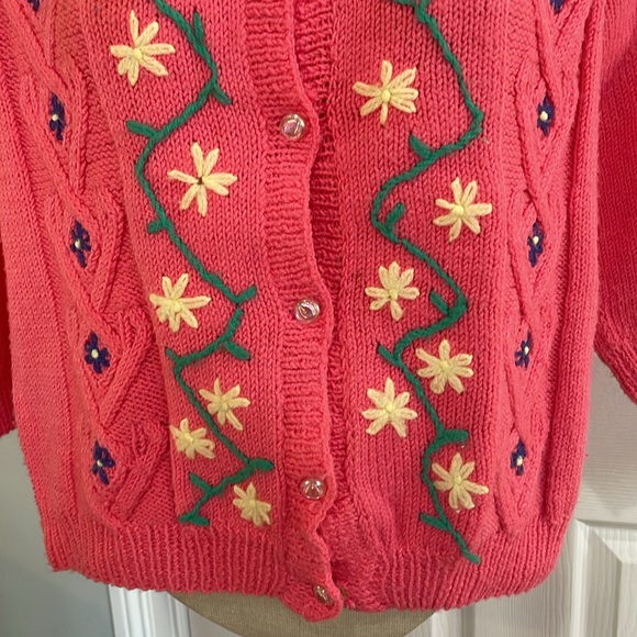 Hand knit embroidered floral cardigan sweater pink handcrafted women’s size M - Picture 3 of 16